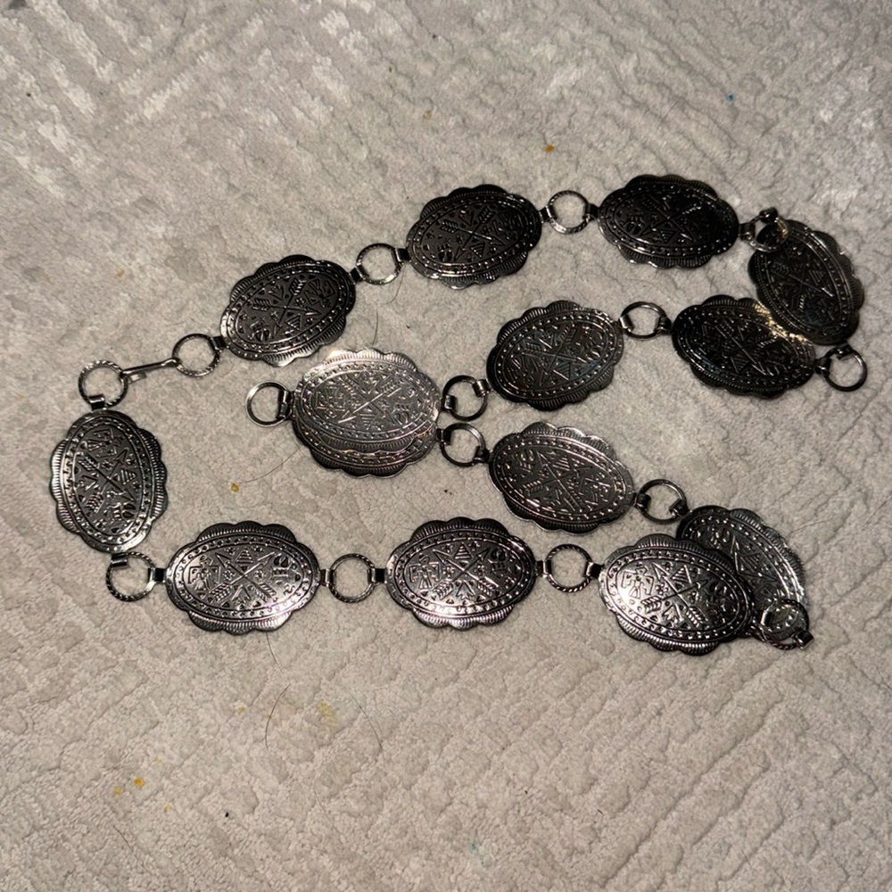 Vintage-Inspired Silver Concho Link Belt